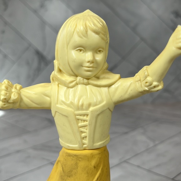 Vintage Retro Avon Decanter Girl Jumping Rope Yellow SWEET HONESTY COLOGNE - Picture 3 of 6